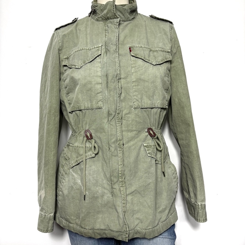 Levi woman’s green parachute jacket